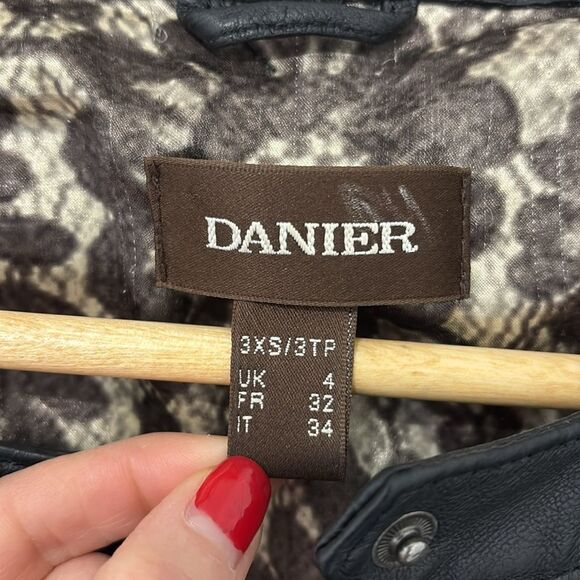 DANIER Black Leather Jacket for Women - Picture 3 of 8